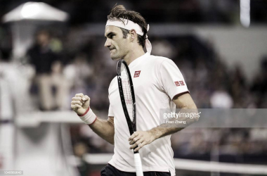 Federer debuta con una victoria plagada de dudas en Shanghái