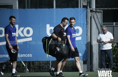 Nuevo entrenamiento del FC Barcelona con las bajas de Luis Suárez y Todibo