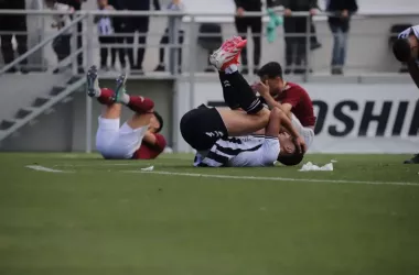 Descalabro final de La Unión que cede el ascenso al Torremolinos