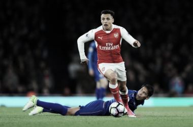 Premier League - Ritmo e botte, Huth fa autogol: l'Arsenal batte il Leicester (1-0)