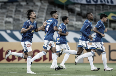 Cruzeiro decide no primeiro tempo, vence Paraná e deixa Z4
da Série B