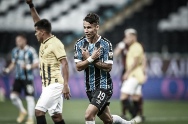 Guris marcam, e Grêmio despacha Guaraní na Libertadores