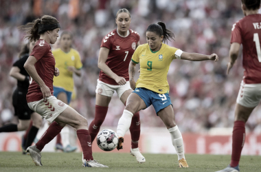 Brasil melhora no segundo tempo, mas não evita derrota para Dinamarca