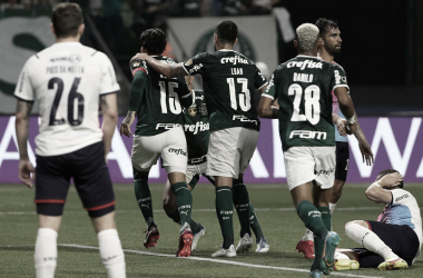 Palmeiras goleia Cerro e sacramenta vaga nas quartas com direito a gol de bicicleta de Rony