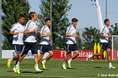 Entrenamiento sin los titulares de Champions