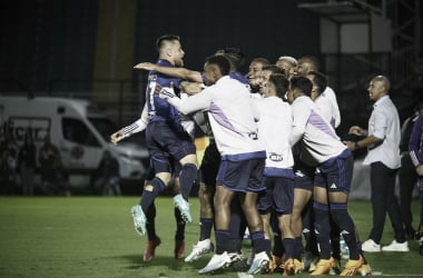 Cruzeiro bate Bragantino em jogo marcado por gol relâmpago, expulsão e fim de jejum