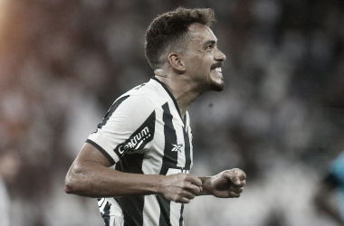 Com Eduardo herói, Botafogo abre vantagem contra Vitória