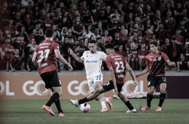 Com expulsão relâmpago, Athletico vence Cruzeiro e deixa Z-4 do Brasileirão