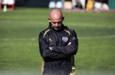 Paco Jémez: “Si tenemos que perder un partido será jugando al fútbol, no
tirando pelotazos”
