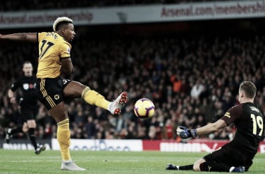 Mkhitaryan y Leno mantienen al Arsenal en racha