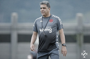Vasco anuncia demissão de técnico Marcelo Cabo