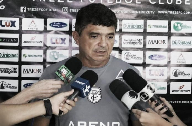 Flávio Araújo demonstra incerteza para a permanência no cargo: "Treinador vive de resultado"