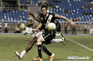 Vasco anuncia volta de Anderson Martins por três temporadas