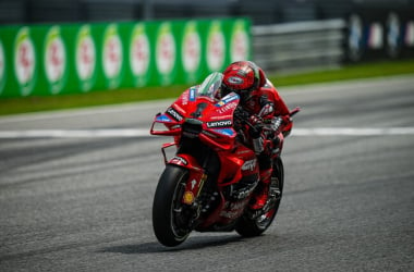 Pecco Bagnaia gana en Tailandia y Marc Márquez se va al suelo cuando lideraba