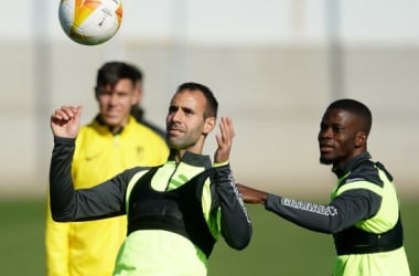 Víctor Díaz, Azeez y Kenedy se unen a los entrenamientos del Granada CF