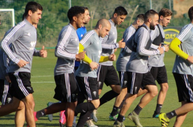 Sesión de entrenamiento con el motor gripado en la defensa