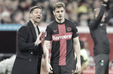 Bayer Leverkusen tenta a selar a permanência de Stanisic em definitivo