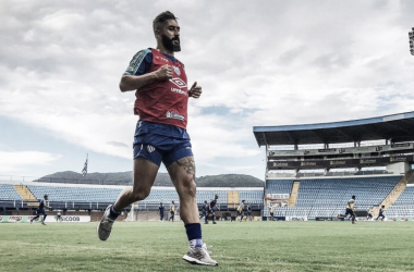 Com suspeita de contratura, Douglas será avaliado pela equipe médica do Avaí