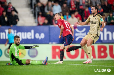 Budimir dirige a Osasuna a su primera victoria en casa ante un Granada desubicado