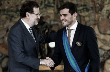 Iker Casillas recibe la medalla al Mérito Deportivo