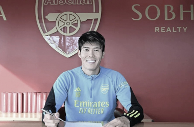 Arsenal renova o contrato com defensor japonês até junho de 2026