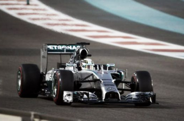 Lewis Hamilton continúa superando a Nico Rosberg en los Libres 2