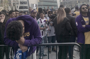 Quinn Cook&nbsp;mourns Kobe Bryant at the Staples Center