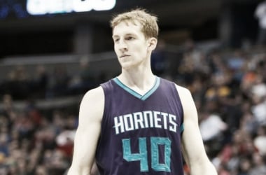 Zeller sigue con problemas en la rodilla