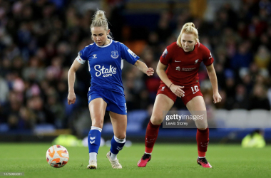 Izzy Christiansen of Everton and Ceri Holland of Liverpool tussling - (Photo:&nbsp;Lewis Storey/GETTY Images)