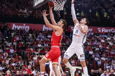 Olympiacos 79-69 Real Madrid: El rebote condena a los blancos en El Pireo