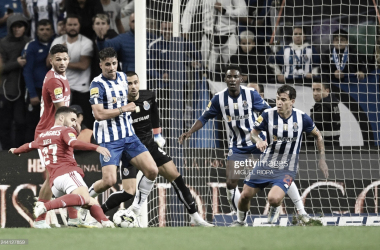 Acción del único gol del choque entre Porto y Benfica. Fuente: Getty Images.