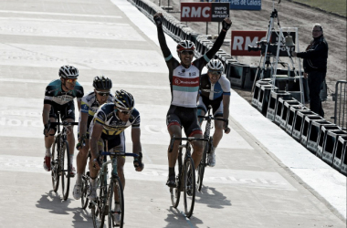 Cancellara logra su tercera París-Roubaix