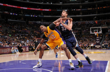 Los Angeles Lakers vence Grizzlies e aguarda pelo clássico de domingo