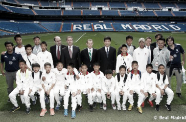 Niños de la escuela de la Fundación Realmadrid en China visitan Madrid