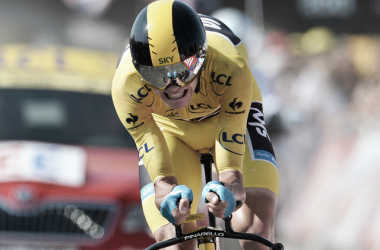 Froome vence la contrarreloj y sigue intratable