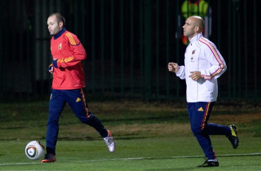 Iniesta puede llegar al debut de España en el Mundial