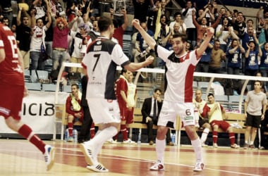 Santiago Futsal rompe su gafe murciano y da el primer golpe de la eliminatoria ante ElPozo