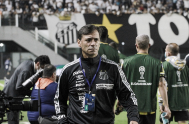 Santos demite técnico Fabián Bustos após eliminação na Sul-Americana