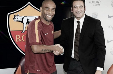 Maicon estende contrato com a Roma até junho de 2016