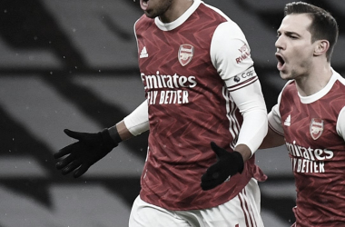 El primer hat-trick de Aubameyang le da la victoria al Arsenal