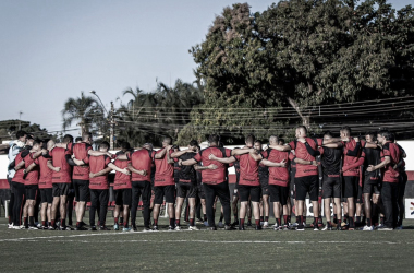 Atlético-GO e Bahia se enfrentam em busca de reabilitação no Brasileirão