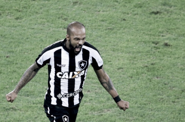 Em noite inspirada de Gatito, Bruno Silva carimba vitória do Botafogo sobre o Bahia