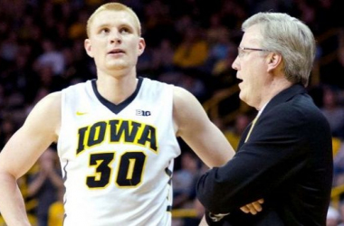Iowa Forward Aaron White Determined To Play Against Wisconsin