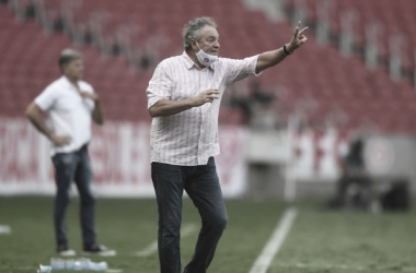 Abel exalta elenco, mantém humildade e relembra passagem pelo Flamengo