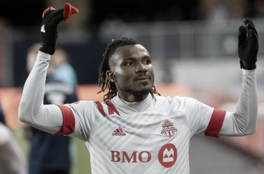 Achara da la primera victoria a Toronto FC