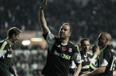 El Stoke se lleva un punto del Liberty Stadium con polémica