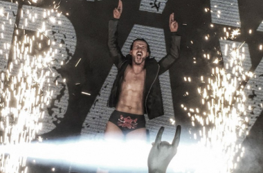 Adam Cole firma por la WWE