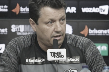 Adilson Batista elogia Ceará e se esquiva de polêmica em gol anulado: "Não vou comentar"