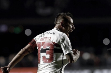 São Paulo vence Palmeiras com golaço de Rafinha e leva vantagem para o Allianz Parque