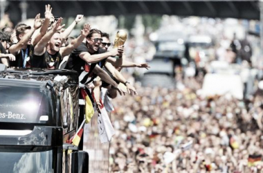 Los campeones, recibidos como héroes